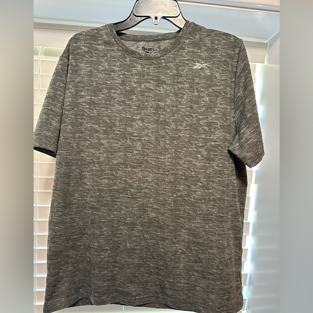 Men’s Reebok Athletic  T-shirt Size Medium Color grey